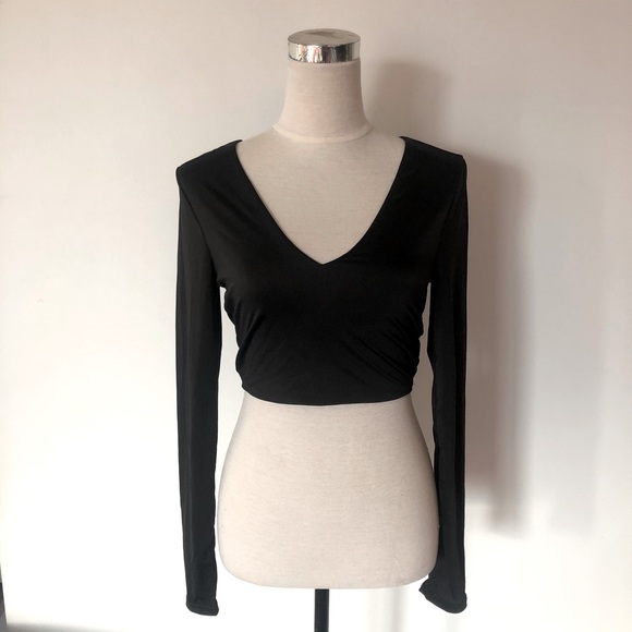 3/$30✨ Long Sleeve Crop Top - Picture 1 of 6